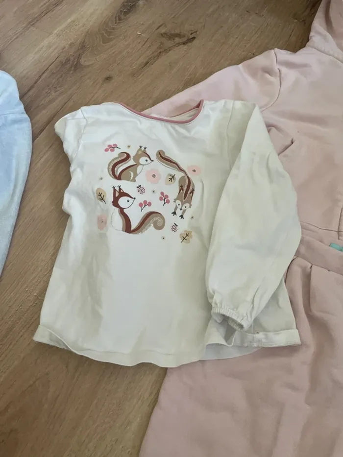 Ensemble jogging rose pale et t shirts - photo numéro 3
