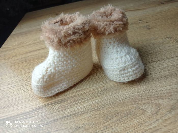 Chaussons fait mains 3/6 mois - photo numéro 2