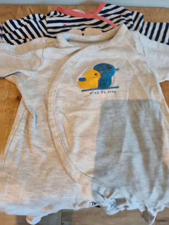Lot de 4 pyjamas léger 1 pièce 6 mois - photo numéro 8