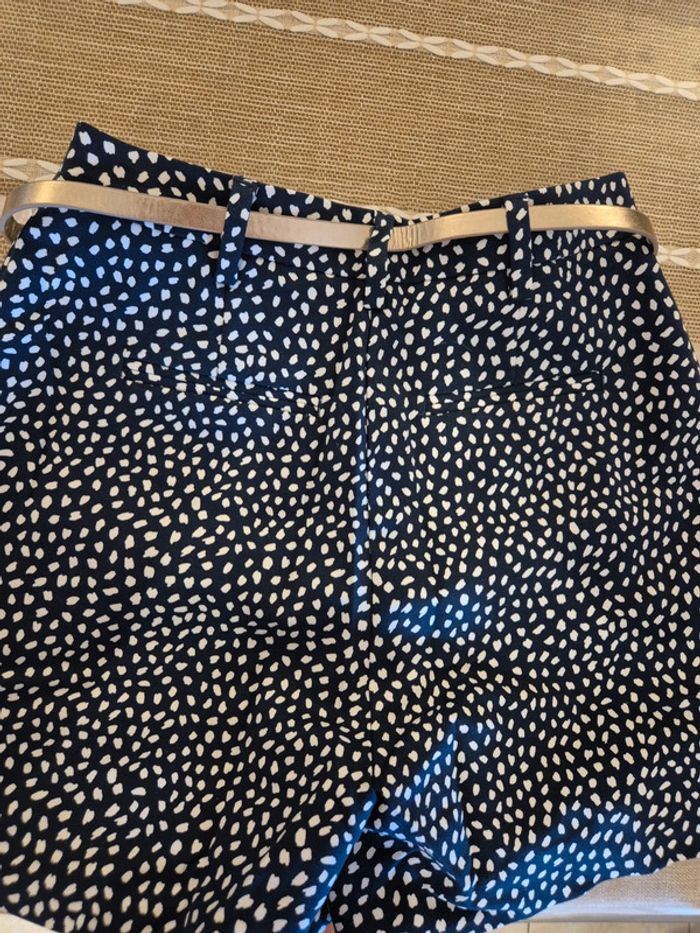 Short Camaïeu bleu marine et blanc avec ceinture dorée T34 - photo numéro 4
