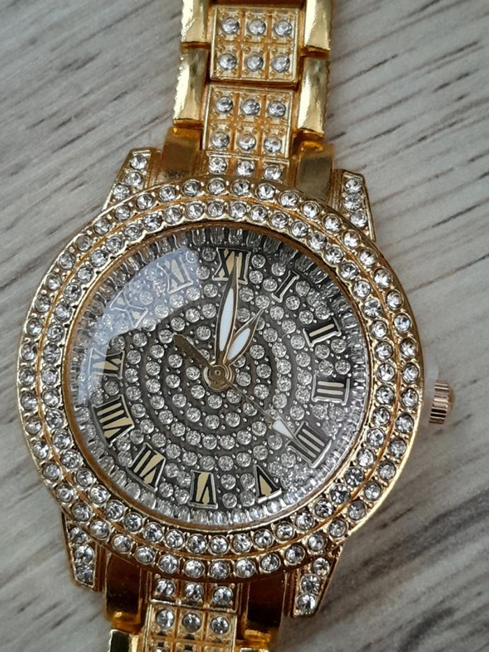 Magnifique Montre femme, dorée avec strass, quartz - photo numéro 4