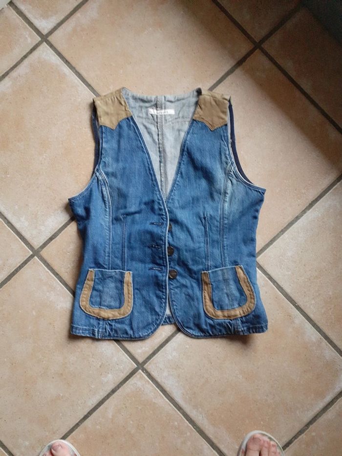 Veste sans manche en jeans avec pieces en cuir