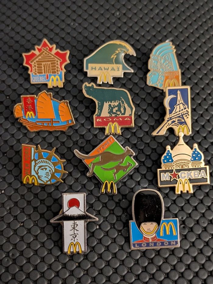 Lot de 11 pin's Mcdonald's villes Arthus Bertrand