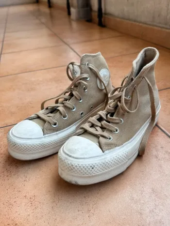 Converses beige intérieur moumoute