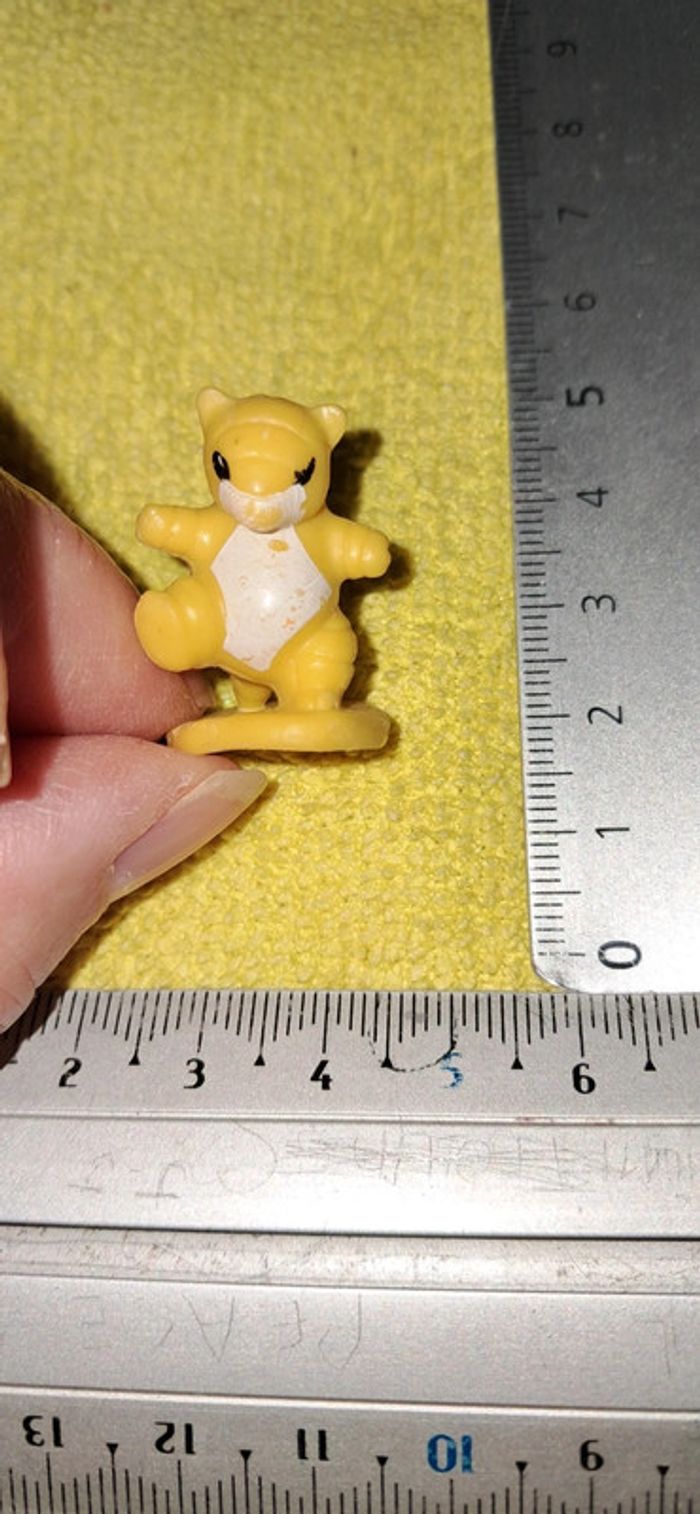 Pokemon figurine