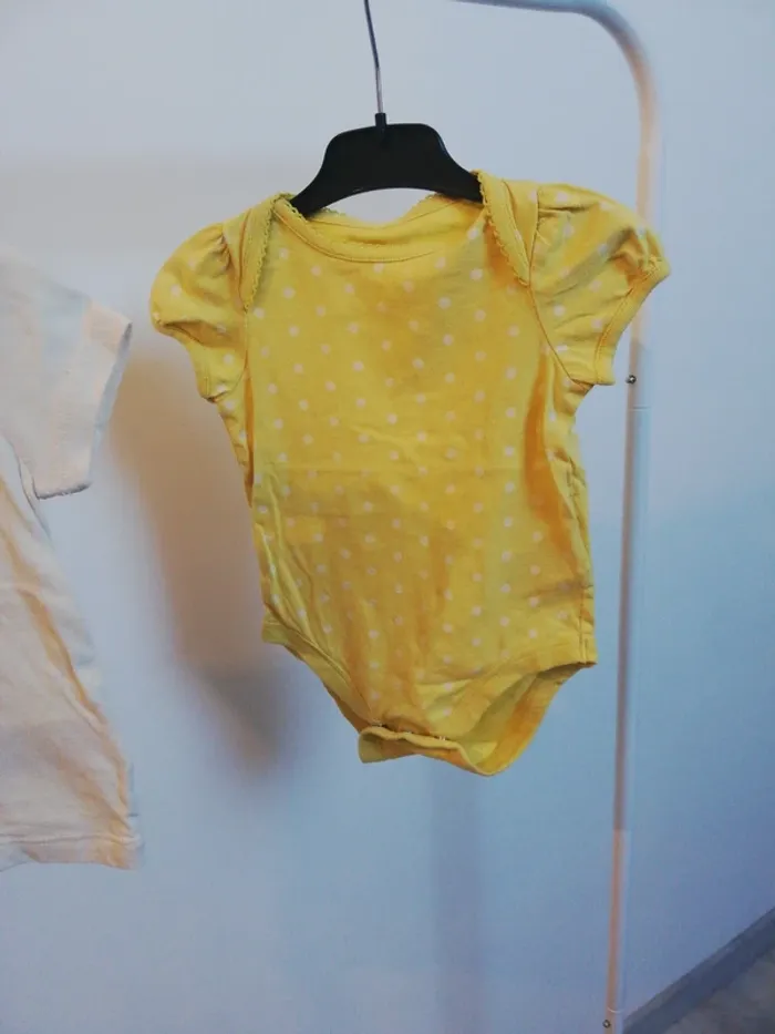Lot T-shirt body GAP 6/12 mois 70cm - photo numéro 3