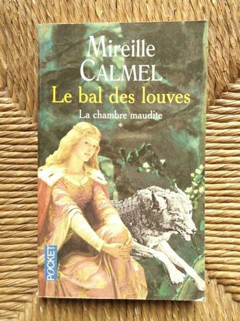 livre Le Bal Des Louves Tome 1 - La Chambre Maudite - Calmel Mireille en tbe EC