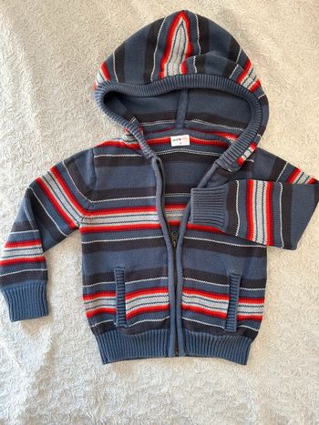 Très joli gilet à capuche 3 ans