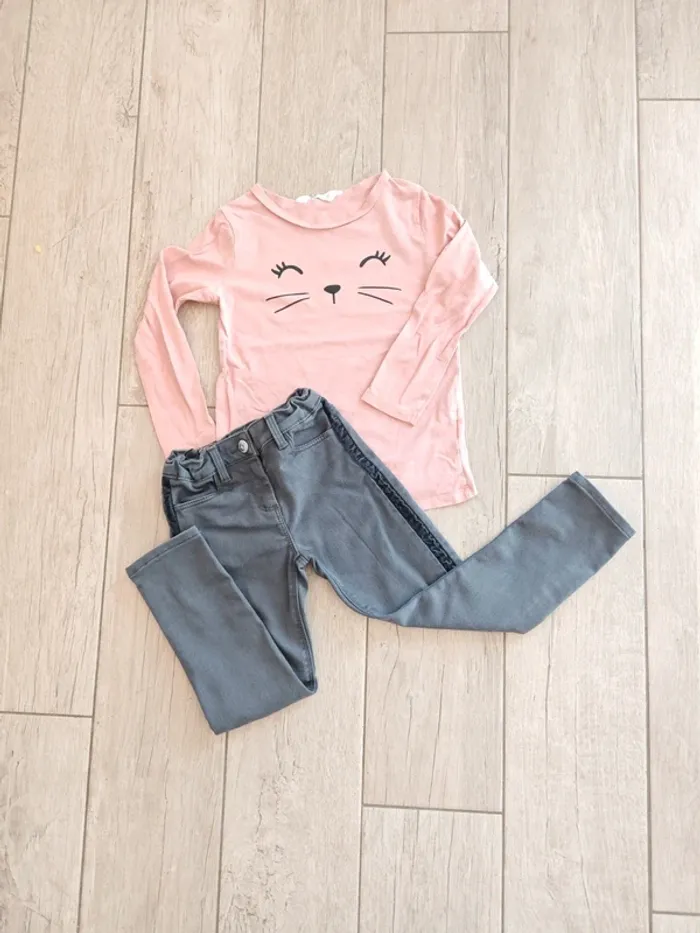 Ensemble 5 ans jeans gris et t-shirt rose chat