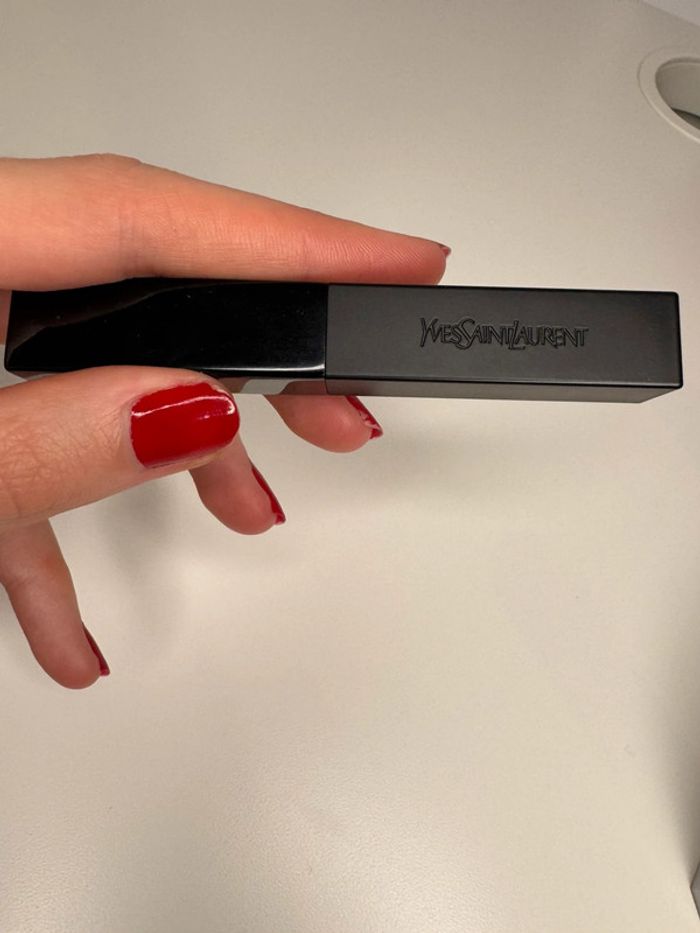 Rouge à lèvres Yves Saint Laurent The Slim Velvet Radical - photo numéro 5