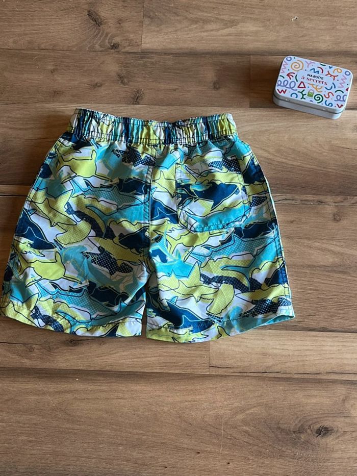 Je vend un short de bain garçon taille 110/116 cm très bon état - photo numéro 2