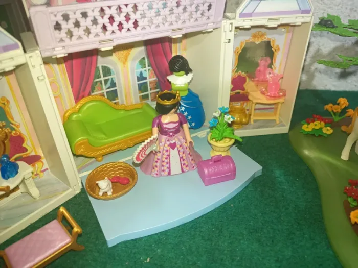 Lot princesses playmobil (fontaine 4137, château transportable 5419, - photo numéro 6