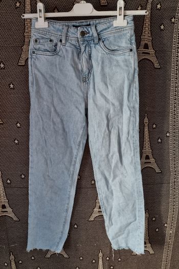 Jean bleu clair taille 34 effet usé aux chevilles