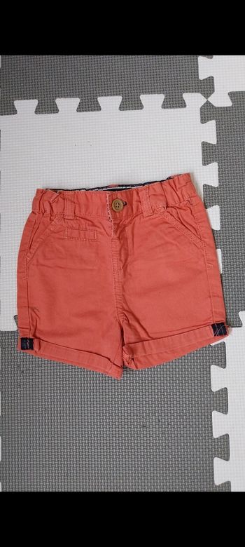 Short chino taille 9 mois