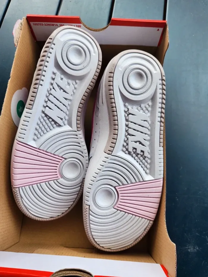 Nike gamma force Blanc rose Taille 36 femme neuves - photo numéro 8