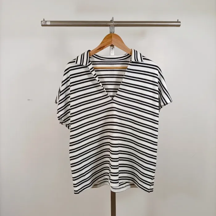 Top col polo rayé blanc et noir style marinière loose T.S coupe droite oversize A1248