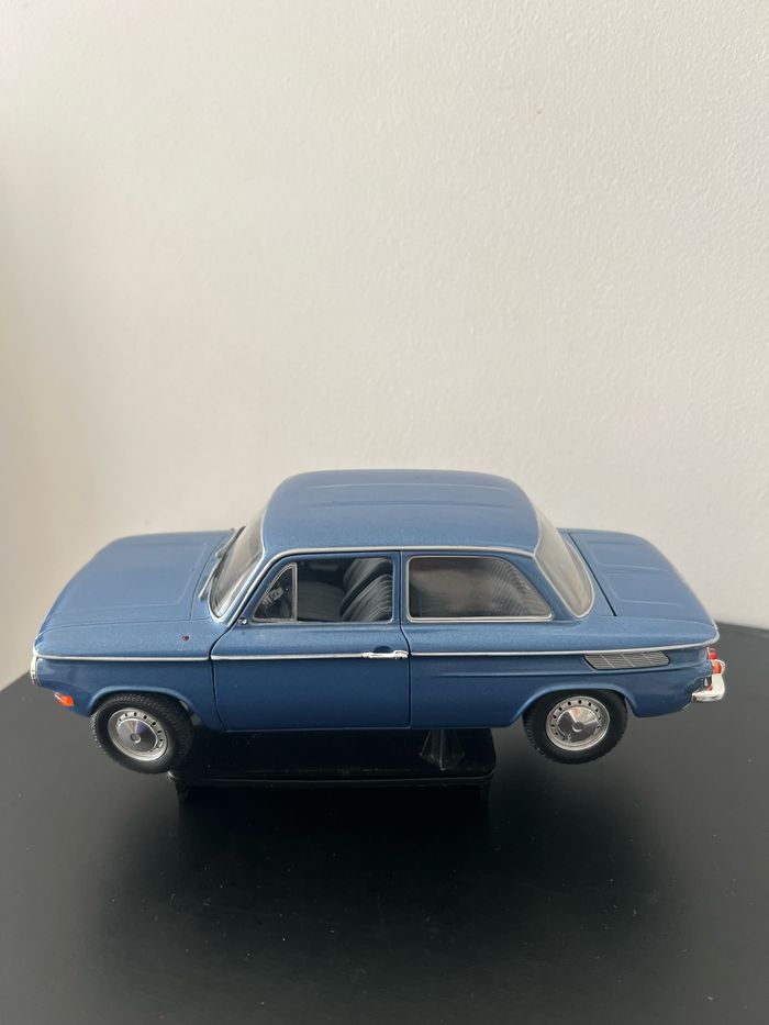 Voiture miniature Revell 1:18 – NSU TT bleue – Capot et portières ouvrants – Modèle de collection