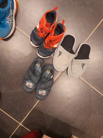 Lot chaussons et baskets pointure 32