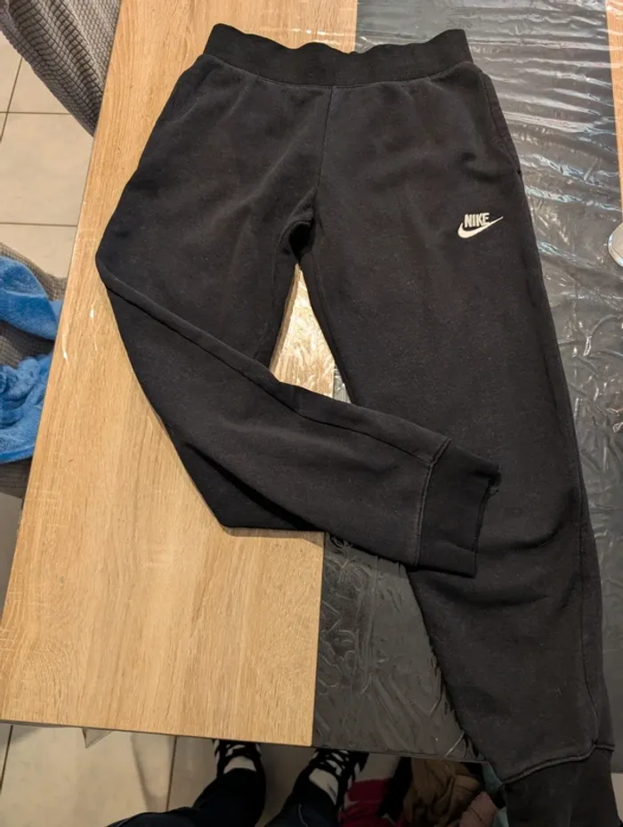 Très beau pantalon de jogging Nike noir mixte 9/11 ans