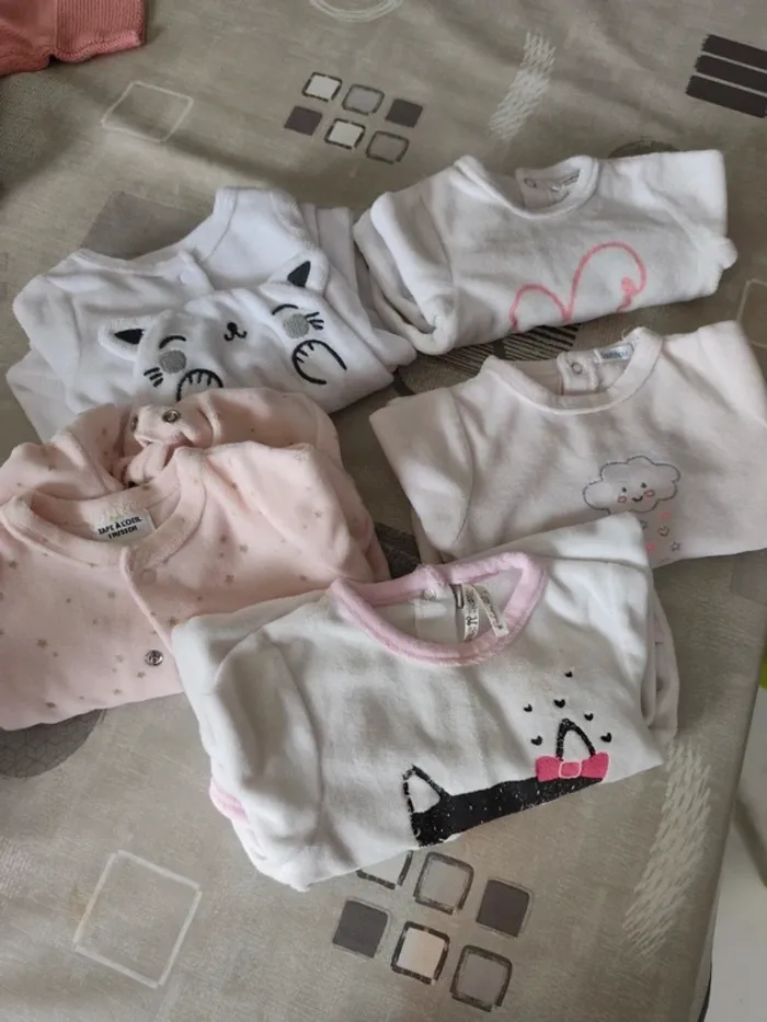 Pyjamas 1 mois - photo numéro 2