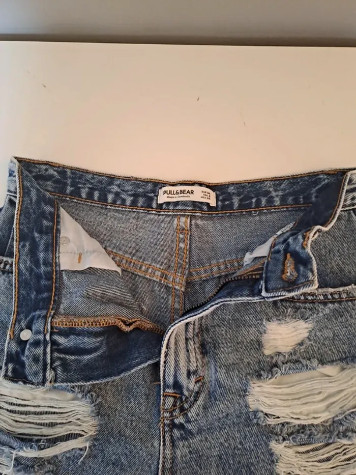 Short en jean troué bleu - Marque Pull&bear - Taille 34 - Parfait état. - photo numéro 5