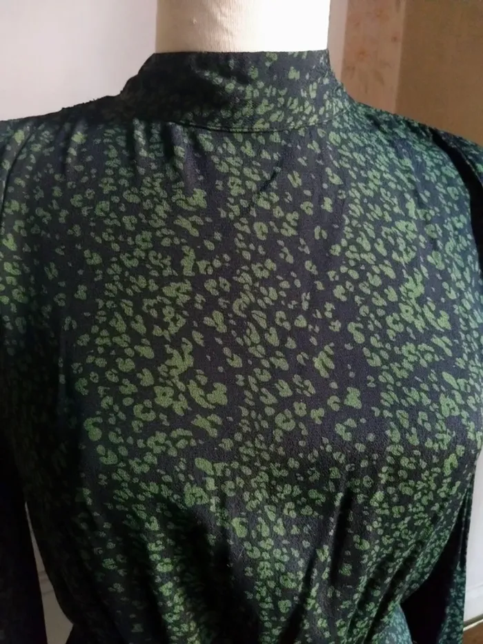 Robe courte La Petite Étoile noire à motifs verts T36 automne - photo numéro 2