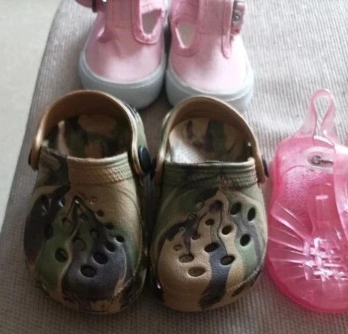 Lot 3 paires chaussures bébés Taille 18 - photo numéro 2