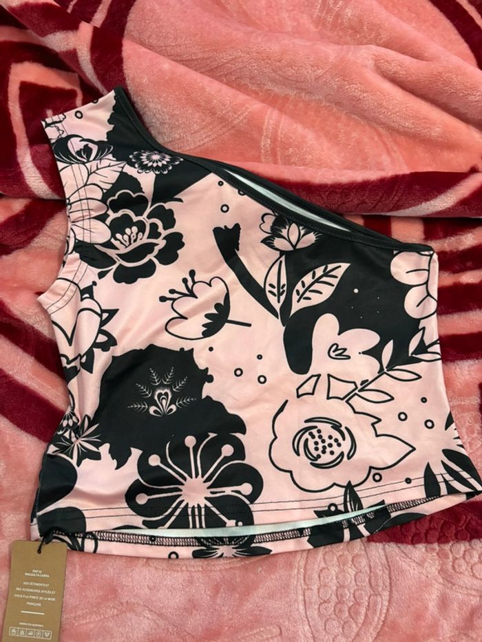 Haut rose et noir