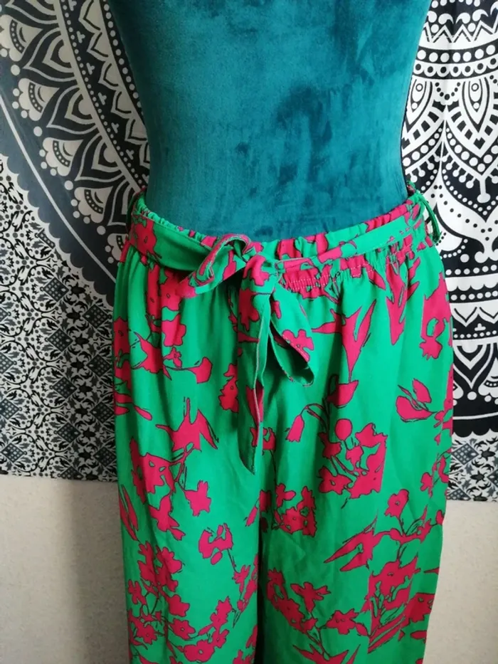 Pantalon large fluide vert motifs fleurs fushia avec ceinture / manoukian / (40) - photo numéro 2