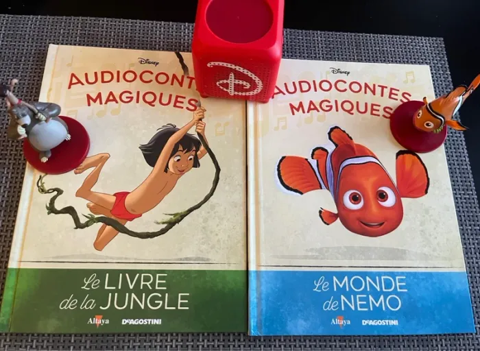 Lot 2l livres + figurines + conteuse