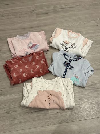 Lot de 5 pyjamas fille taille 6 mois très bon état