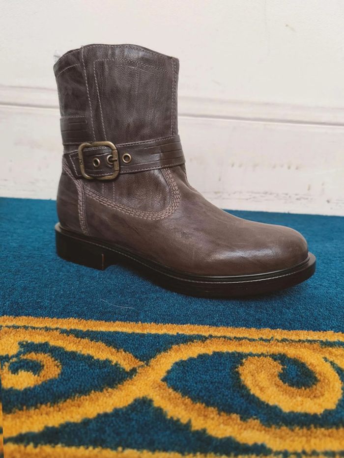 Bottines Nero Giardini en cuir marron, style motard chic - photo numéro 3