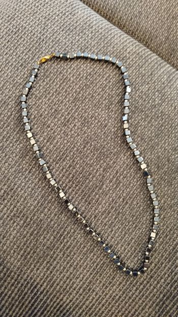 Collier pierre et métal argenté doré