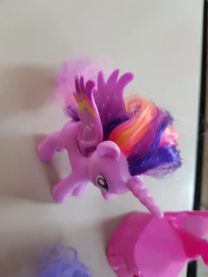 Lot 3 My Little Pony et trône - photo numéro 2