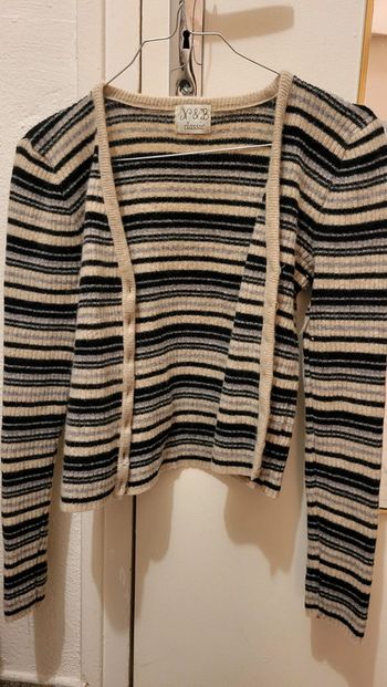 Gilet a boutons a rayures