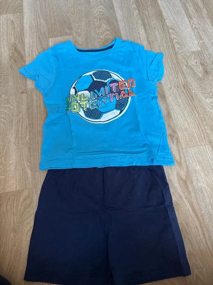 Pyjama short taille 4/5 ans
