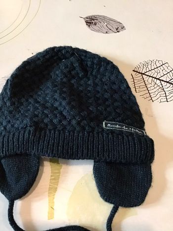 Bonnet bleu marine descendant sur les oreilles taille 50 marque Orchestra