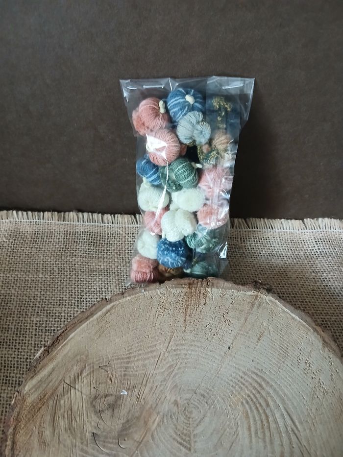 Lot de 26 pompons glands - photo numéro 4