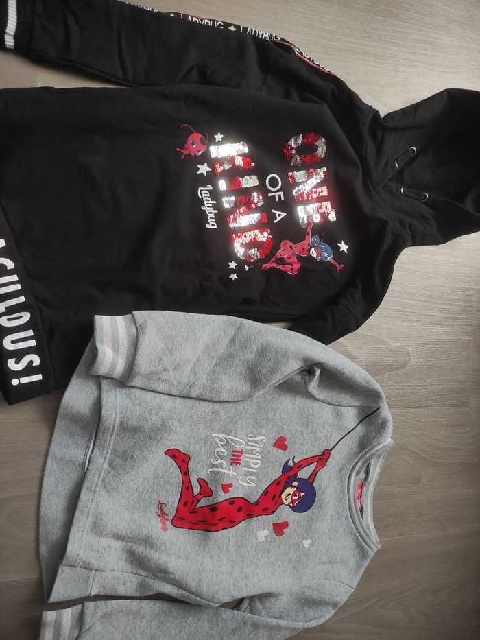 Lot de deux pulls filles miraculous en très bon état taille 8 ans