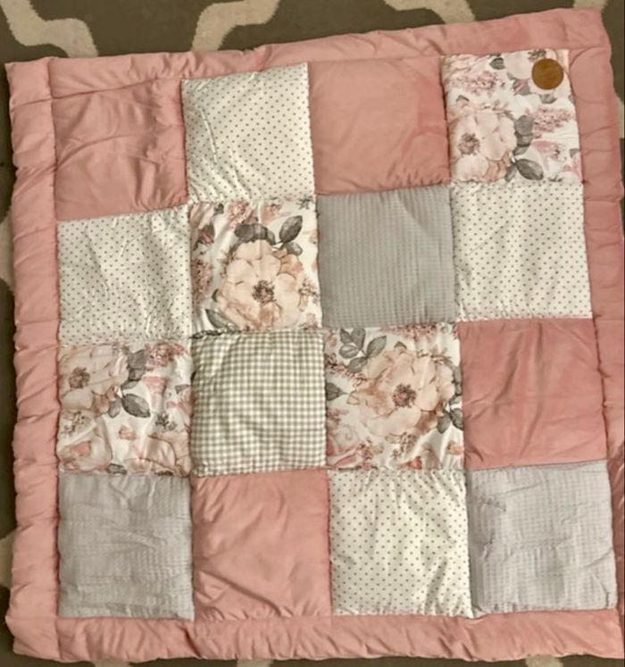 Tapis éveil bébé tout neuf