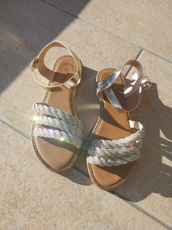 Nu-pieds neufs 3 pommes