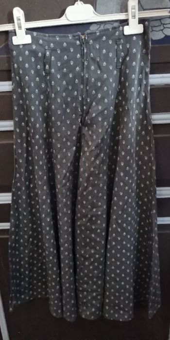 Jupe longue à motif taille 38 (correspond à du S)