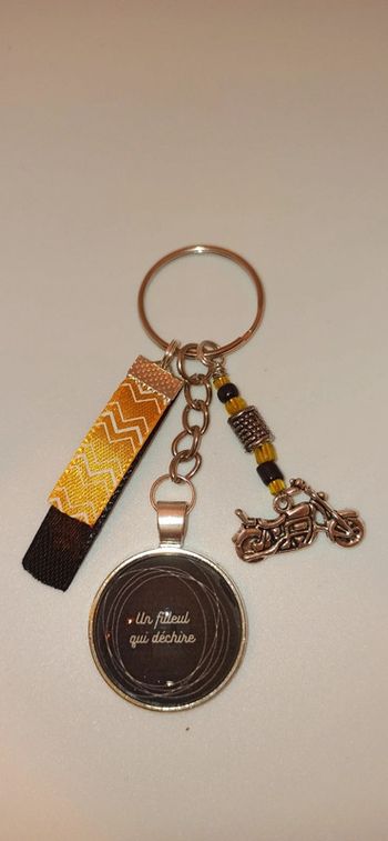 Cadeau filleul, porte clé message " un Filleul qui déchire "