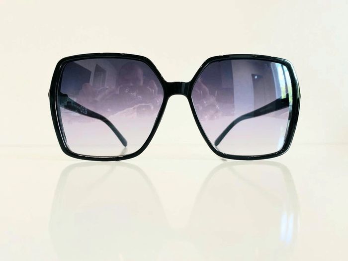 Lunette de soleil femme noire et argentée verres dégradés uvprotection catégorie 3 - photo numéro 2