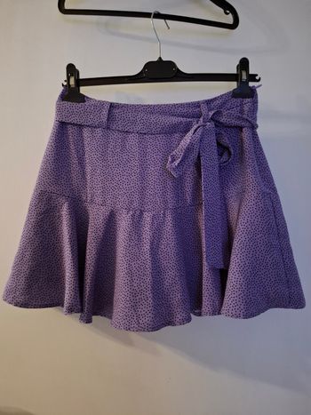Jupe short stradivarius taille 38 convient à une taille 36 mesure dans l'annonce 
