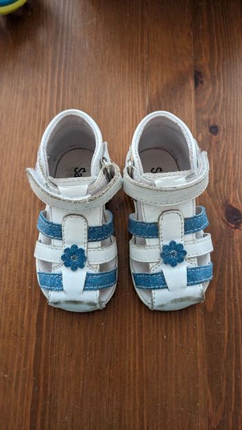 Sandale blanche et bleu paillettes bébé