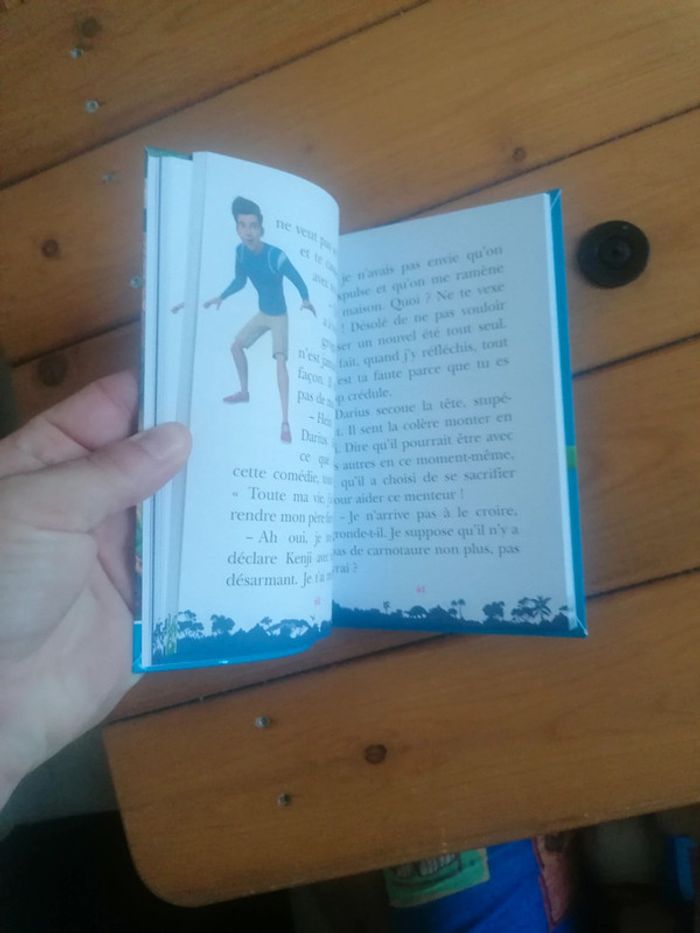 Livre jurassic world camp cretaceous - photo numéro 2
