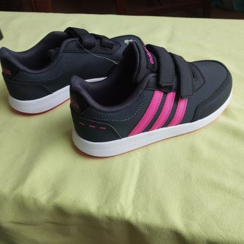 Basket à scratch Neuf Adidas fille Pointure 30