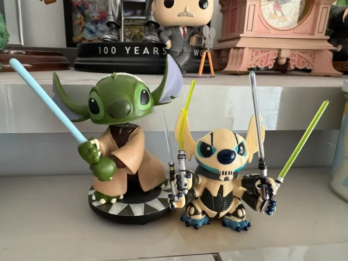 Lot 2 figurines stitch star wars