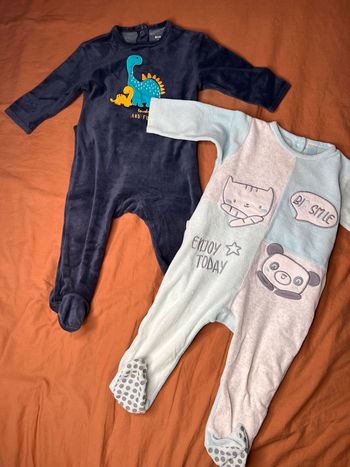 Lot 2 pyjamas 12 mois